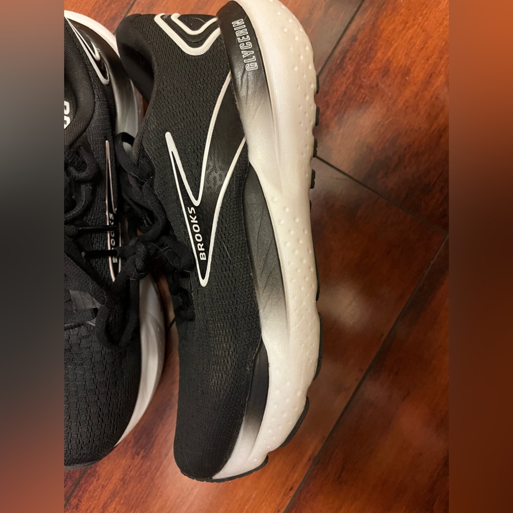 Brooks Women’s Black and White Running Sneakers - Picture 3 of 4